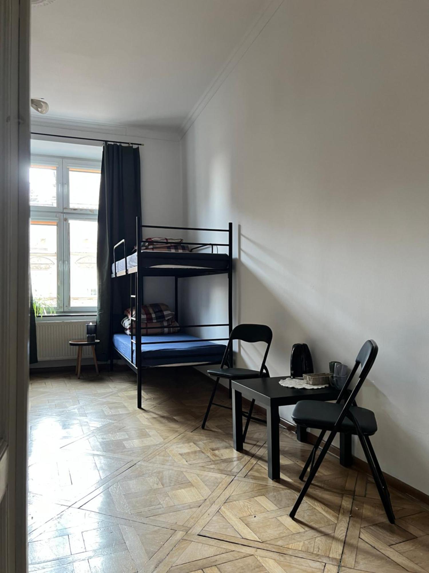 Uno Hostel *