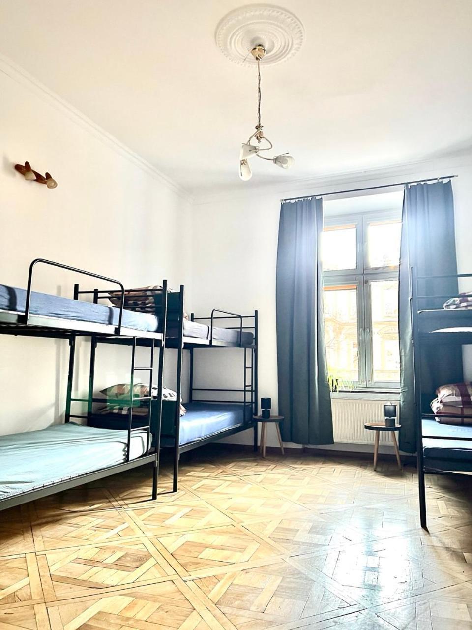 Uno Hostel *